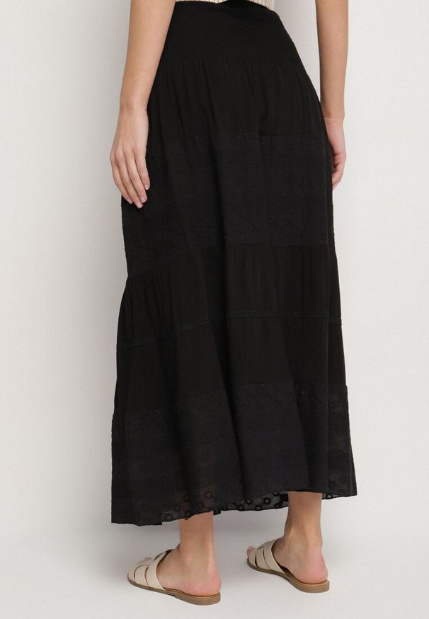 Born2be - Czarna Spódnica z Bawełny z Wysokim Stanem w Stylu Boho Ellitrae. Okazja: na co dzień. Stan: podwyższony. Kolor: czarny. Materiał: bawełna. Sezon: lato, wiosna. Styl: boho