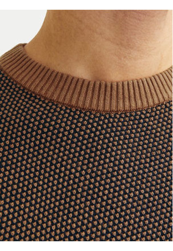 Jack & Jones Sweter Globe 12258139 Brązowy Regular Fit. Kolor: brązowy. Materiał: bawełna