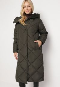 Born2be - Ciemnozielona Kurtka Płaszcz z Geometrycznym Pikowaniem Johnatta. Kolor: zielony. Wzór: geometria #7