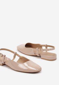 Renee - Beżowe Płaskie Sandały Lakierowane Typu Slingback Alezeda. Okazja: na co dzień. Zapięcie: pasek. Kolor: beżowy. Materiał: lakier. Sezon: lato. Styl: klasyczny, casual, elegancki #6