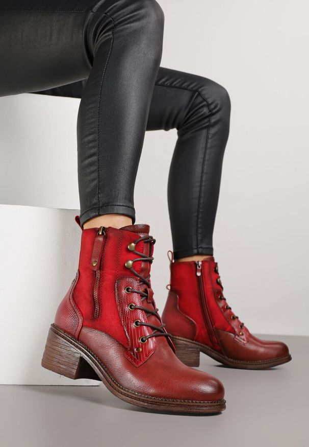 Born2be - Bordowo-Czerwone Botki Trzewiki na Klockowym Obcasie Zdobione Suwakiem Salittea. Okazja: do pracy, na co dzień, na spotkanie biznesowe. Kolor: czerwony. Materiał: dzianina, jeans. Wzór: aplikacja. Obcas: na obcasie. Styl: casual, elegancki, biznesowy. Wysokość obcasa: średni