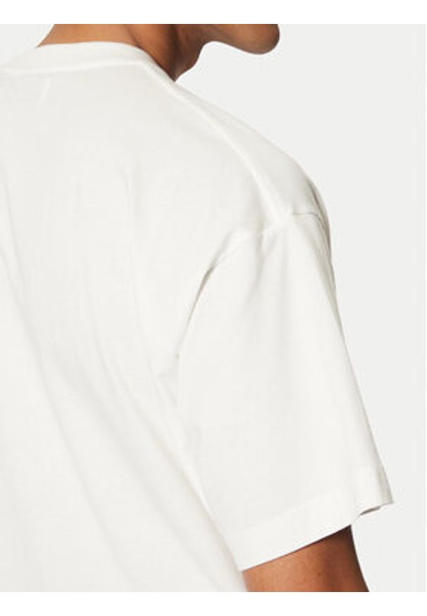 Replay T-Shirt M6880 .000.2660 Biały Loose Fit. Kolor: biały. Materiał: bawełna