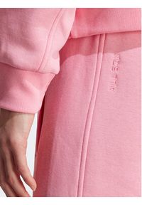Adidas - adidas Spodnie dresowe ALL SZN Fleece Graphics Joggers IC8718 Różowy Regular Fit. Kolor: różowy. Materiał: bawełna #5