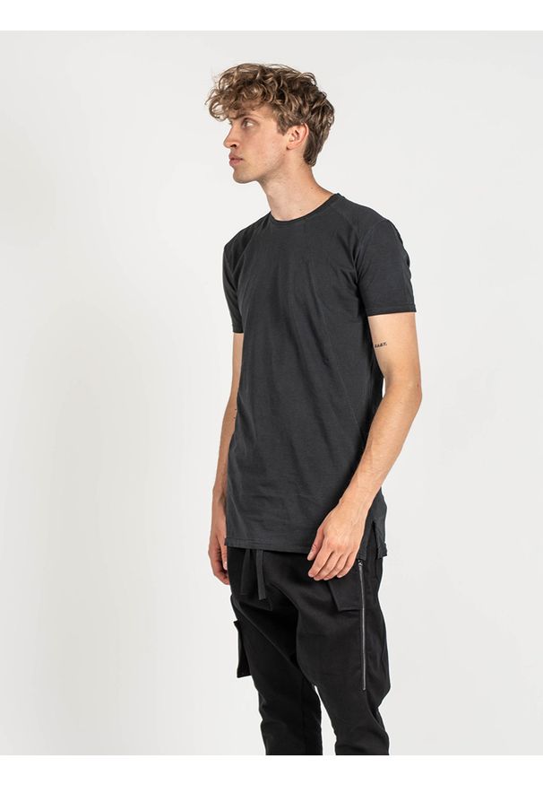 La Haine Inside Us T-shirt "Jagged" | A2208 3J | JAGGED | Mężczyzna | Grafitowy. Okazja: na co dzień. Kolor: szary. Materiał: bawełna. Styl: casual