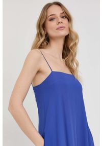 Liviana Conti sukienka z domieszką jedwabiu midi. Typ kołnierza: dekolt w karo. Kolor: niebieski. Materiał: jedwab. Długość rękawa: na ramiączkach. Typ sukienki: rozkloszowane. Długość: midi #3