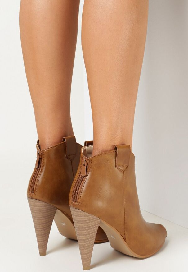 Born2be - Brązowe Botki Peep Toe na Stożku Zaorvan. Nosek buta: otwarty. Zapięcie: zamek. Kolor: brązowy. Szerokość cholewki: normalna. Obcas: na stożku