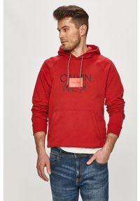 Calvin Klein - Bluza bawełniana. Okazja: na co dzień. Typ kołnierza: kaptur. Kolor: czerwony. Materiał: bawełna. Wzór: nadruk. Styl: casual #4