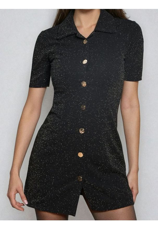 Sinsay - Sukienka mini z kołnierzykiem i brokatem - czarny. Kolor: czarny. Długość: mini