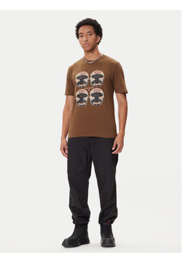 Hugo - HUGO T-Shirt Diboxer 50542560 Brązowy Regular Fit. Kolor: brązowy. Materiał: bawełna