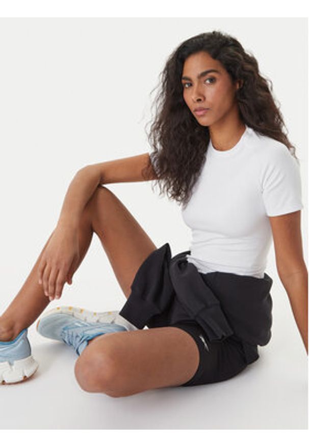 Reebok T-Shirt Reebok x Ewa Chodakowska RK25613CCW Biały Slim Fit. Kolor: biały. Materiał: syntetyk