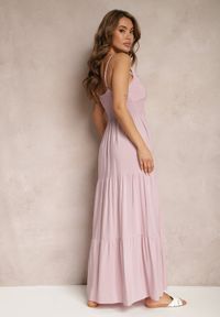 Renee - Różowa Sukienka Bawełniana Rozkloszowana Długa na Cienkich Ramiączkach z Regulacją Shalletia. Okazja: na co dzień. Kolor: różowy. Materiał: bawełna. Długość rękawa: na ramiączkach. Sezon: lato. Typ sukienki: rozkloszowane. Styl: casual. Długość: maxi