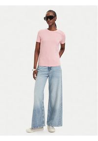 Guess T-Shirt V6RI07 J1314 Różowy jasny Regular Fit. Kolor: różowy. Materiał: bawełna #3