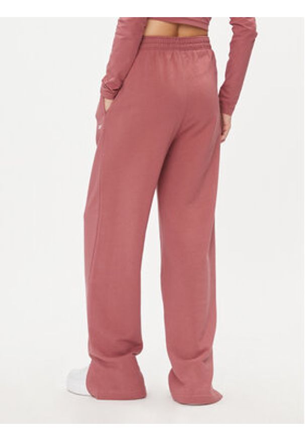 Reebok Spodnie dresowe Classics IL4648 Różowy Regular Fit. Kolor: różowy. Materiał: bawełna, dresówka