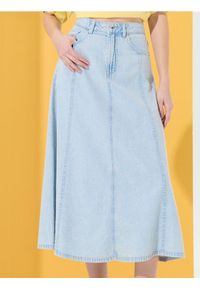 Sinsay - Jeansowa rozkloszowana spódnica midi - niebieski. Kolor: niebieski. Materiał: jeans