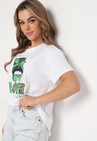 Born2be - Biało-Zielony Bawełniany T-shirt z Nadrukiem z Przodu Sarilla. Kolor: biały. Materiał: bawełna. Wzór: nadruk. Sezon: lato #6