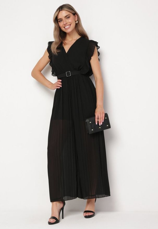 Born2be - Czarny Plisowany Kombinezon z Szerokimi Nogawkami i Wiązanym Paskiem Audra. Okazja: na co dzień. Kolor: czarny. Sezon: wiosna, lato. Styl: casual, elegancki