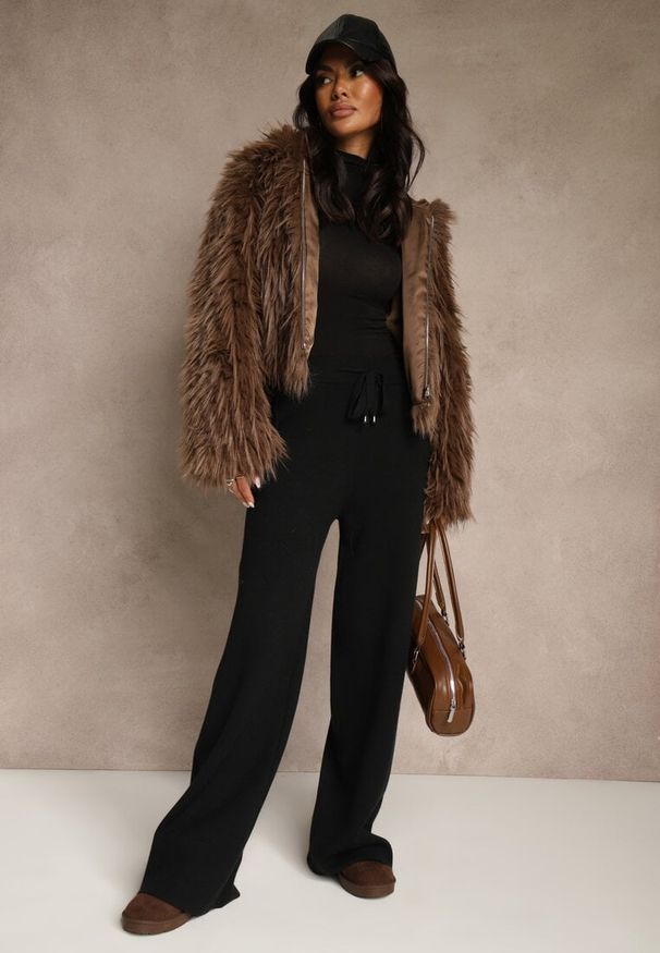 Renee - Czarne Szerokie Spodnie Dzianinowe Ozdobione Sznurkami Meretusa. Okazja: na co dzień, do pracy, na spotkanie biznesowe. Stan: podwyższony. Kolor: czarny. Materiał: dzianina. Wzór: aplikacja. Styl: biznesowy, klasyczny, casual