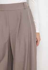 Born2be - Jasnobrązowe Spodnie o Fasonie Palazzo z Wsuwanymi Kieszeniami Adivena. Okazja: na co dzień. Stan: podwyższony. Kolor: brązowy. Materiał: jedwab. Długość: długie. Styl: elegancki, casual #3