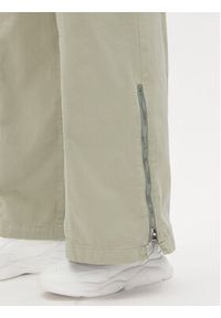 Hugo - HUGO Spodnie cargo Holoma 50536955 Zielony Relaxed Fit. Kolor: zielony. Materiał: bawełna #3