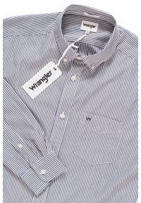 Wrangler - KOSZULA WRANGLER LS 1PKT BUTTON DOWN NAVY W5874SQ35. Typ kołnierza: button down. Kolor: biały. Materiał: materiał. Wzór: paski