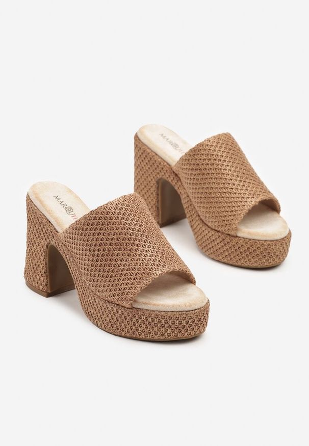 Born2be - Brązowe Siateczkowe Klapki na Platformie i Obcasie Pilla. Okazja: na co dzień. Kolor: brązowy. Materiał: jeans. Wzór: aplikacja. Obcas: na obcasie. Styl: casual. Wysokość obcasa: średni