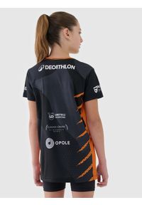 4f - 4F Koszulka meczowa replika wyjazdowa z sezonu 2024/25 dziecięca 4F x UNI OPOLE - multikolor 146/152 (10-12 lat). Kolor: wielokolorowy. Materiał: dzianina, włókno, materiał, syntetyk. Wzór: gładki, ze splotem. Sezon: lato. Sport: siatkówka, fitness