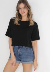 Born2be - Czarny Krótki T-shirt Oversize Lilu. Kolor: czarny. Długość: krótkie