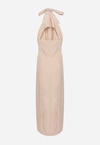 Born2be - Beżowa Sukienka z Wiskozą z Odkrytymi Plecami i Wiązaniem Zdobiona Broszką Nalorise. Kolor: beżowy. Materiał: wiskoza. Wzór: aplikacja. Styl: elegancki, klasyczny #7