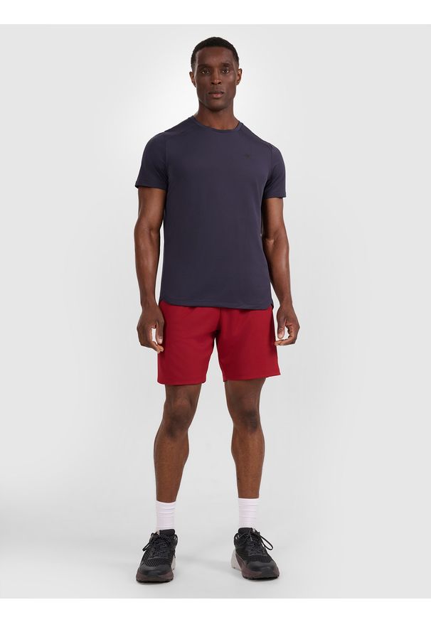 4f - 4F Spodenki treningowe szybkoschnące męskie - czerwone M. Kolor: czerwony. Materiał: dzianina, włókno, syntetyk, materiał. Długość: krótkie. Wzór: ażurowy, ze splotem. Sport: fitness