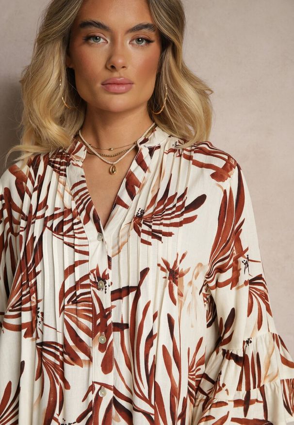 Renee - Brązowa Rozkloszowana Sukienka z Wiskozy z Falbanami z Motywem Roślinnym Ridivaria. Okazja: na co dzień. Typ kołnierza: kołnierz z falbankami, dekolt w serek. Kolor: brązowy. Materiał: wiskoza. Styl: elegancki, casual