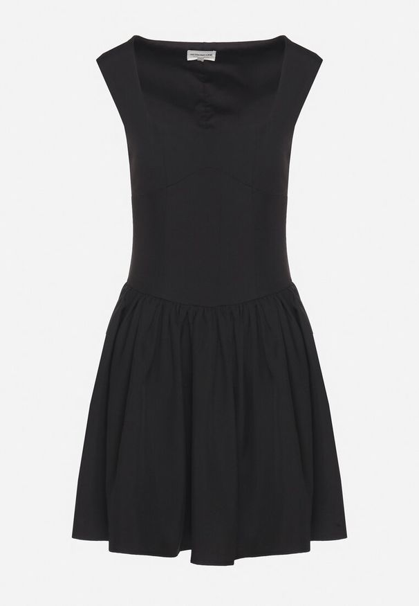 Born2be - Czarna Rozkloszowana Sukienka Ozdobiona Kwadratowym Dekoltem Halelira. Okazja: na co dzień. Typ kołnierza: dekolt kwadratowy. Kolor: czarny. Wzór: aplikacja. Typ sukienki: rozkloszowane, proste. Styl: klasyczny, casual, elegancki