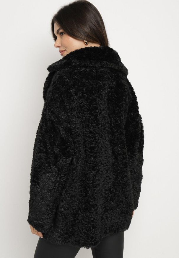 Born2be - Czarna Futrzana Kurtka Płaszcz Dwurzędowy z Dołączonymi Rękawiczkami Hetista. Okazja: na co dzień. Kolor: czarny. Materiał: futro. Styl: elegancki, casual