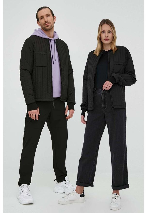 Rains kurtka 18330 Liner Jacket kolor czarny przejściowa. Okazja: na co dzień. Kolor: czarny. Styl: casual