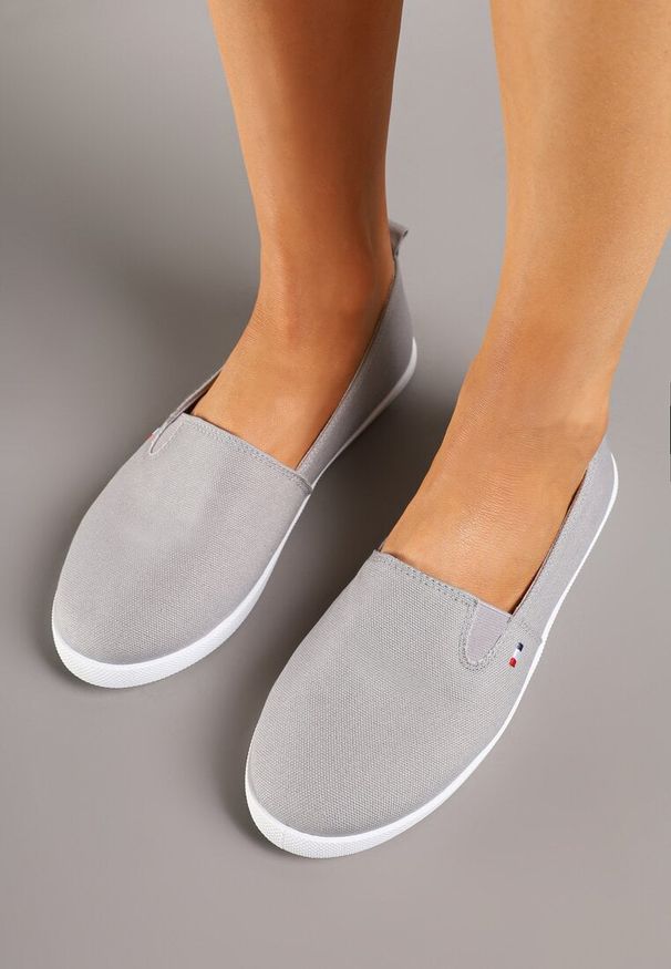 Renee - Szare Tenisówki Vices Basic z Materiałowymi Gumkami Aretela. Okazja: na co dzień. Kolor: szary. Materiał: materiał. Styl: casual, sportowy