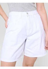 Sinsay - Szorty bermudy jeansowe - biały. Kolor: biały. Materiał: jeans #1