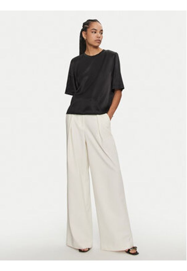 ACCESS FASHION Bluzka 44-2102-425 Czarny Relaxed Fit. Kolor: czarny. Materiał: wiskoza