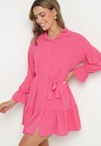 Born2be - Różowa Koszulowa Sukienka z Wiązanym Paskiem Stevania. Kolor: różowy. Materiał: materiał. Typ sukienki: koszulowe. Długość: mini #6