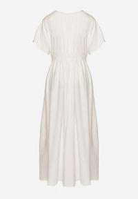 Born2be - Biała Wiskozowa Sukienka z Metaliczną Nicią i Haftem Nelvesia. Okazja: na co dzień. Kolor: biały. Materiał: wiskoza. Wzór: haft. Sezon: wiosna. Styl: klasyczny, casual, elegancki #4