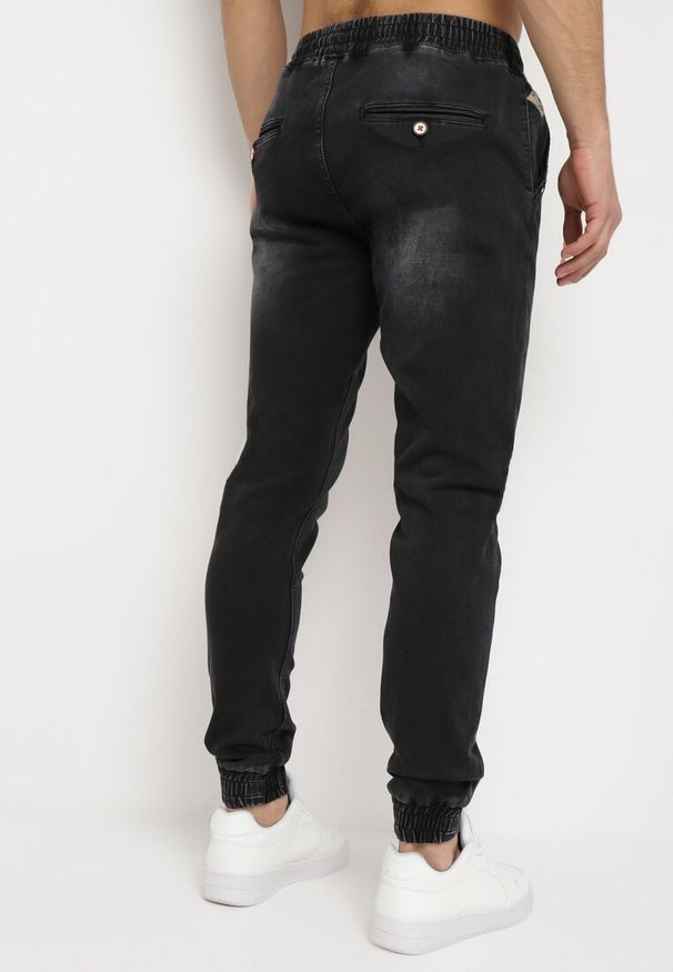 Born2be - Czarne Jeansy Joggery ze Sznurkiem w Talii i Ściągaczami Serrona. Okazja: na co dzień. Kolor: czarny. Styl: klasyczny, casual