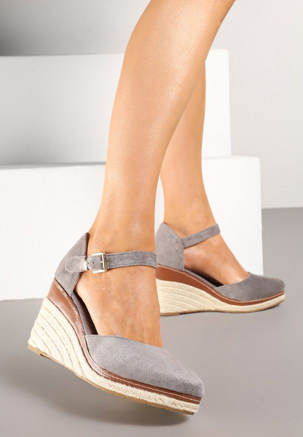 Renee - Szare Sandały na Plecionym Koturnie ze Sprzączką Catlinna. Okazja: na co dzień. Zapięcie: sprzączka. Kolor: szary. Obcas: na koturnie. Styl: elegancki, casual