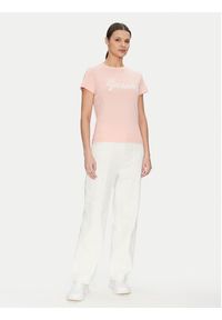 Guess T-Shirt V5GI02 K9RM1 Różowy Slim Fit. Kolor: różowy. Materiał: bawełna #2