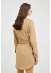 Guess płaszcz wełniany kolor beżowy przejściowy. Okazja: na co dzień. Kolor: żółty. Materiał: wełna. Styl: casual #6