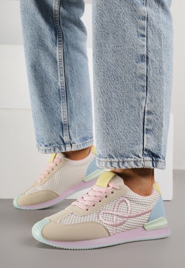 Born2be - Różowe Sneakersy Ozdobione Geometrycznym Motywem Icebluff. Okazja: na co dzień. Kolor: różowy. Materiał: jeans. Wzór: geometria, aplikacja