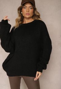 Renee - Czarny Klasyczny Sweter z Wełną i Wiskozą o Luźnym Kroju Omethea. Okazja: na co dzień, na spacer. Kolor: czarny. Materiał: wełna, wiskoza. Długość rękawa: długi rękaw. Długość: długie. Styl: klasyczny