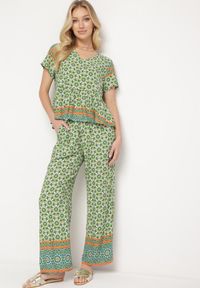 Born2be - Zielony Letni Komplet z Wiskozy w Mozaikowy Wzór Bluzka i Szerokie Spodnie Latasha. Kolor: zielony. Materiał: wiskoza #1
