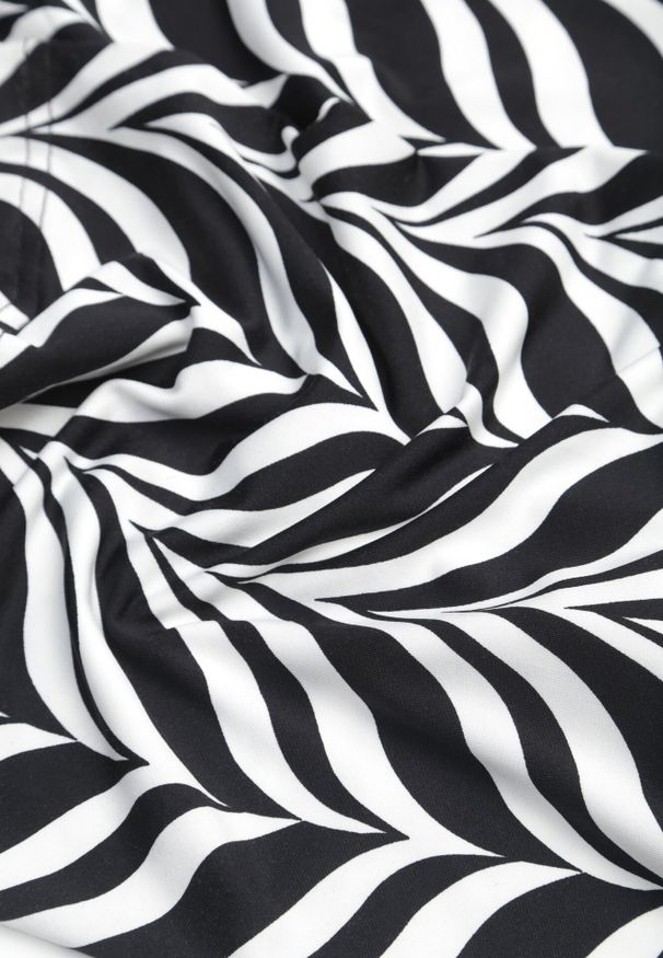 Born2be - Czarno-Biały Kombinezon Lasthotis. Kolor: czarny. Długość rękawa: bez rękawów. Długość: długie. Wzór: kolorowy, geometria. Sezon: lato