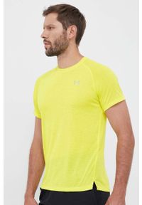 Under Armour t-shirt do biegania kolor żółty gładki. Kolor: żółty. Materiał: skóra, materiał. Długość rękawa: raglanowy rękaw. Wzór: gładki