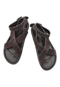 Sandały damskie S.Barski, cholewka ze skóry naturalnej zamszowej pasek wokół kostki płaska podeszwa casualowy styl, brązowe, CR61-3049. Okazja: na co dzień. Zapięcie: pasek. Kolor: brązowy. Materiał: skóra, zamsz. Obcas: na płaskiej podeszwie. Styl: casual #2