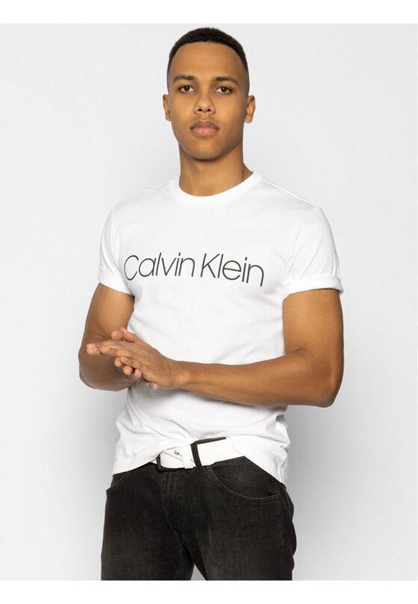 Calvin Klein T-Shirt Front Logo K10K104063 Biały Regular Fit. Kolor: biały. Materiał: bawełna