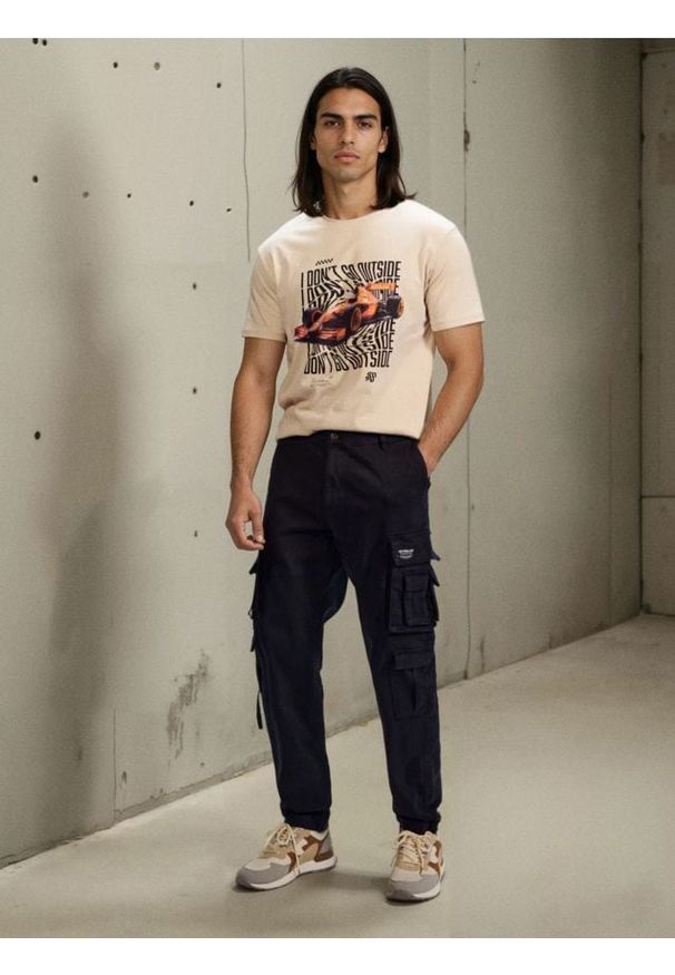 Sinsay - Spodnie cargo - czarny. Kolor: czarny